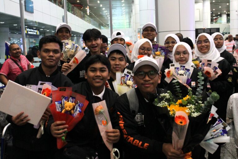 mawo_golden_diploma-16