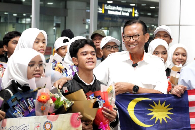 mawo_golden_diploma-19