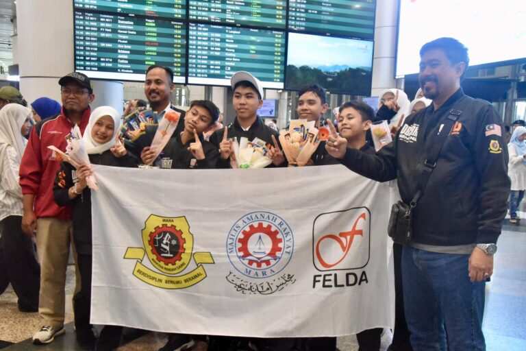 mawo_golden_diploma-20